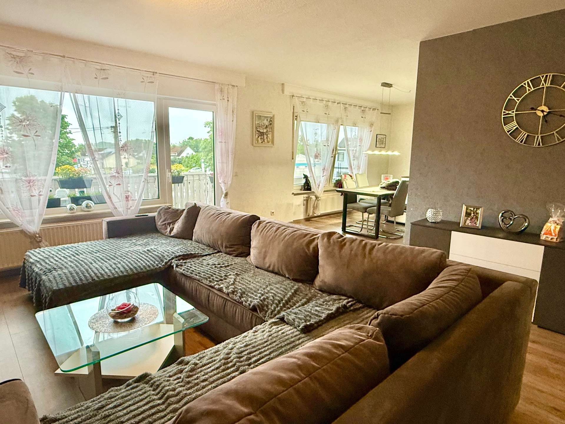 Helle Obergeschosswohnung mit Balkon und Stellplatz in guter Lage!